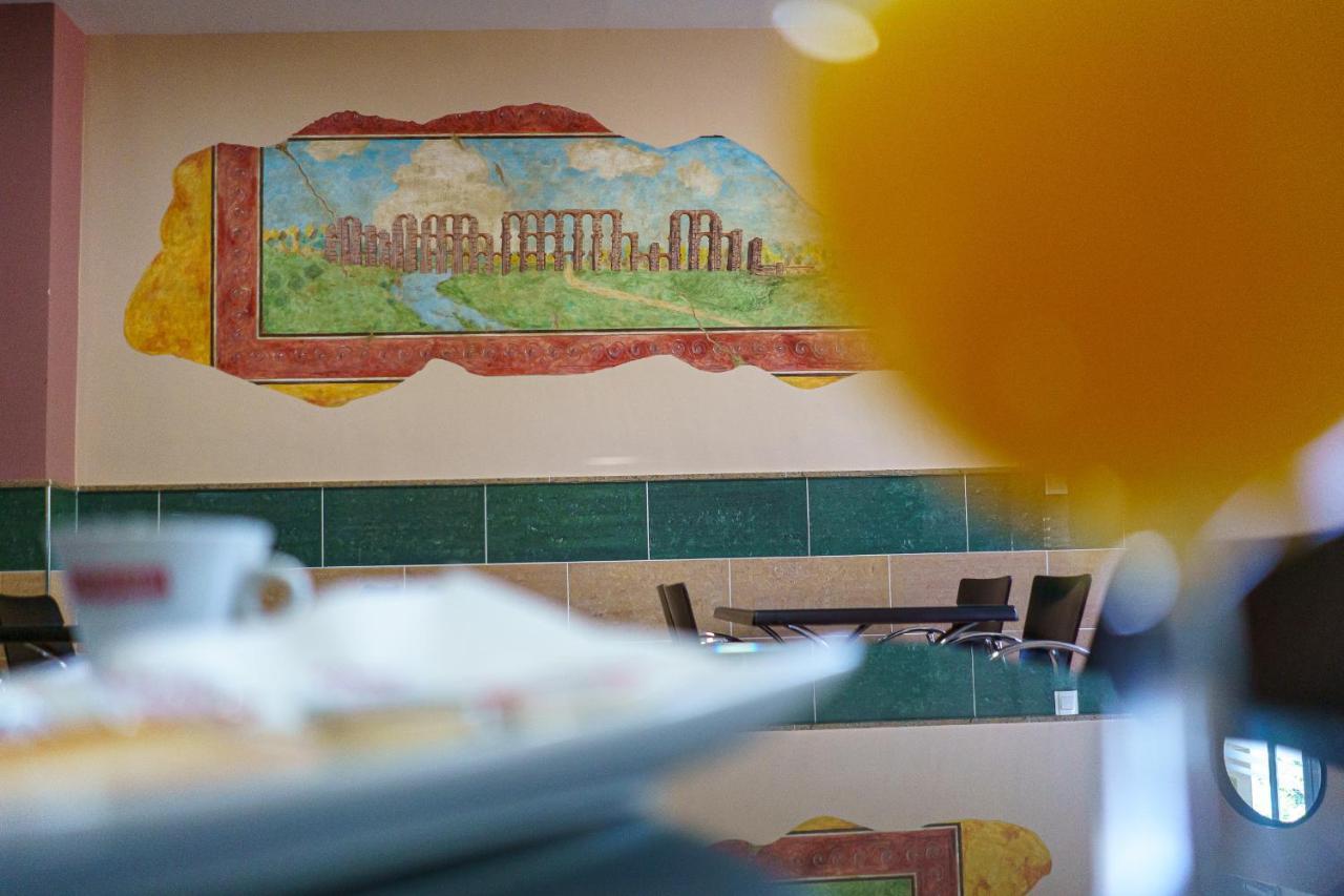 Hostal Acueducto Los Milagros เมรีดา ภายนอก รูปภาพ